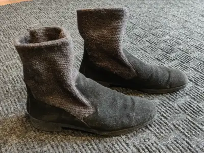 Aerosoles Suede Winter Boots / Booties / Shoes - Women Size: 6.5, View more