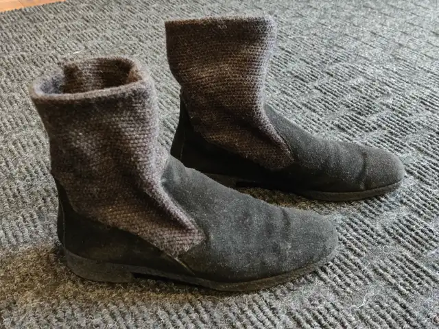 Aerosoles Suede Winter Boots / Booties / Shoes - Women Size: 6.5 in Women's - Shoes in Calgary - Image 2