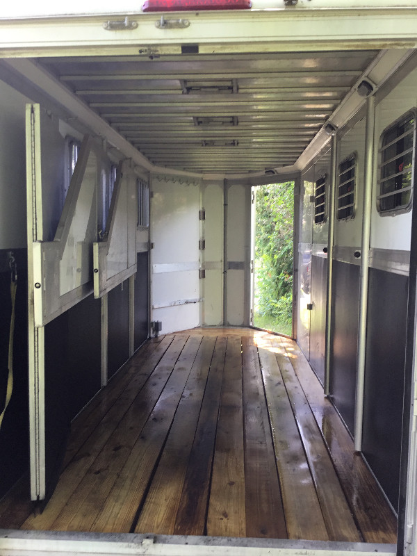 3 horse bumper pull trailer in Cargo & Utility Trailers in Oakville / Halton Region - Image 2