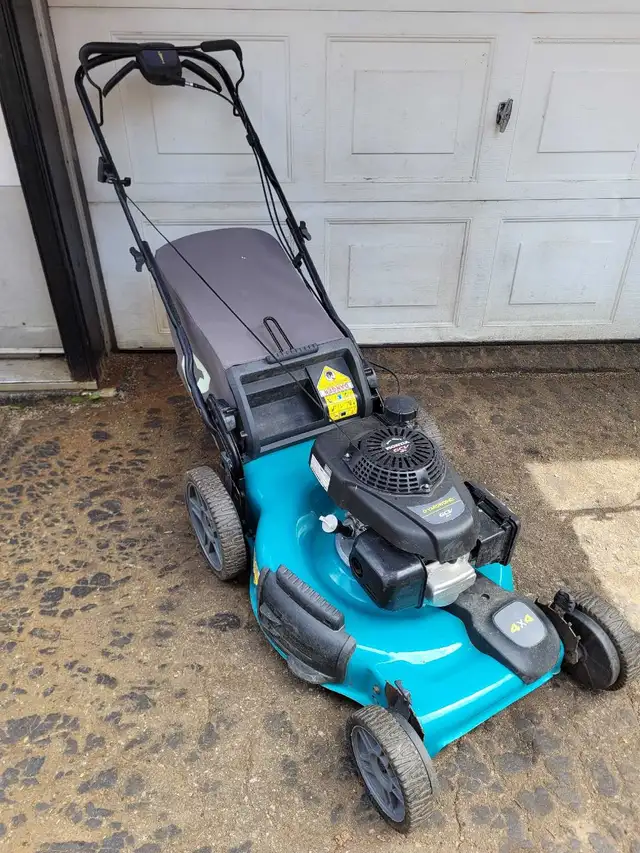 Yardworks/Honda 4x4 lawnmower in Lawnmowers & Leaf Blowers in Kitchener / Waterloo - Image 2