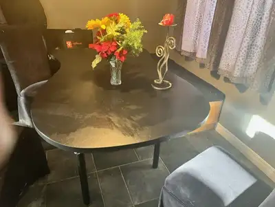 Beautiful guitar shaped kitchen dining table complete with 4 chairs. Unique custom built design