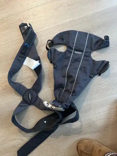 Baby Bjorn Mesh carrier Used like new. Very convenient way to carry babies hands free. Swedes defini...
