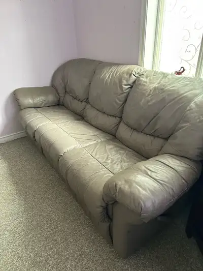 This is a well-loved and comfortable leather couch, perfect for a living room or den. As you can see...