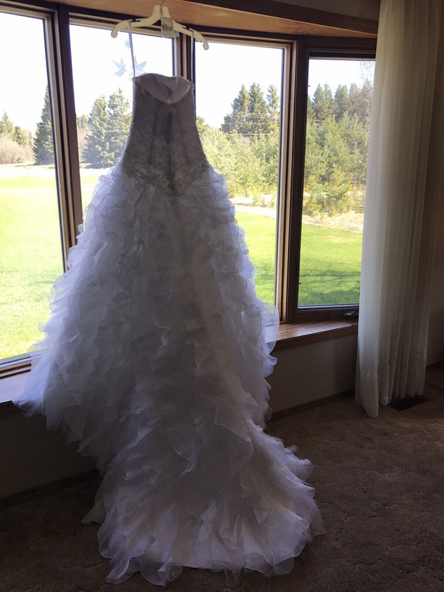 Wedding dress in Wedding in Thunder Bay - Image 2