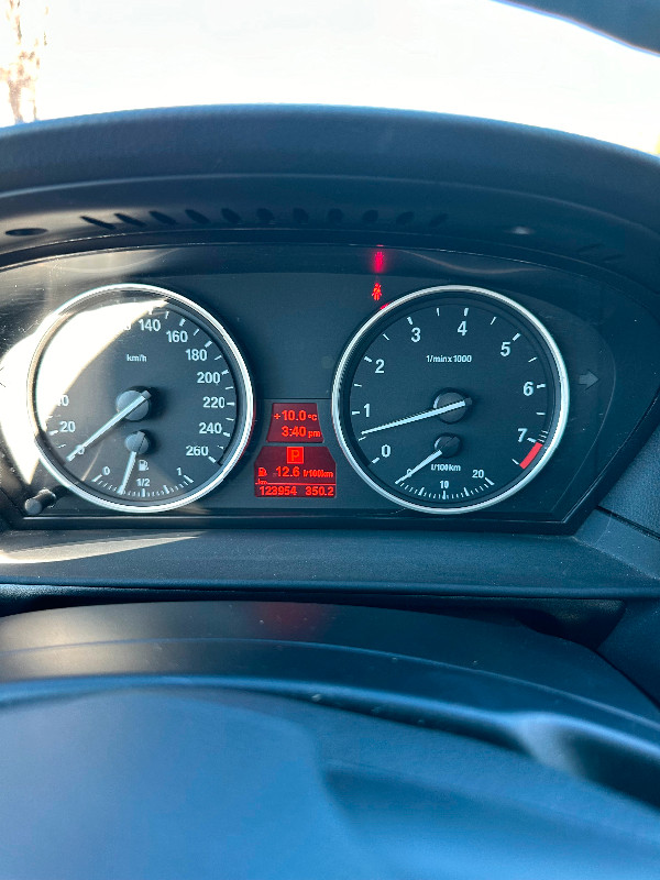 2010 BMW 528xI- Second owner, no accident, rust. Local car. in Cars & Trucks in Calgary - Image 4