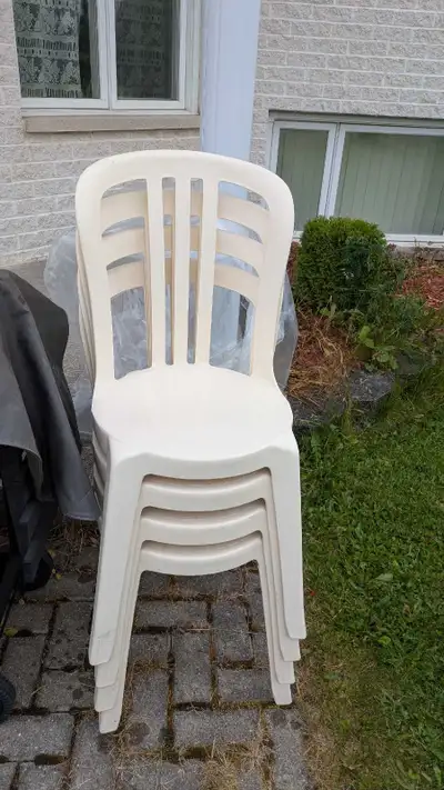 4 chaises empilable., View more