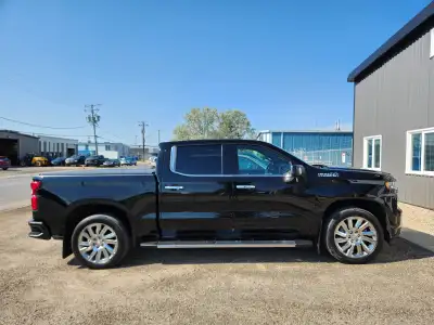 Only 97,000 KM. 5.3 litre V8 engine, Tonneau cover, remote start, All weather floor liners, Power ta...