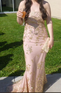 Magnifique robe de bal rose et or