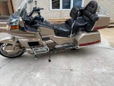 1989 Honda Goldwing loaded air suspension cruise stereo Nice clean bike fresh safety last year. New...