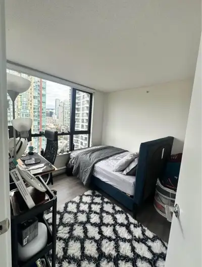 Private bedroom and bathroom for a rent in Yaletown with gorgeous views! ABOUT THE CONDO: This room...