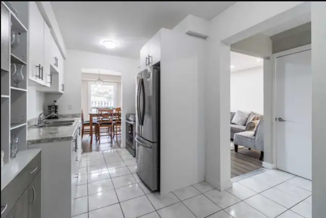 Girls ONLY - Furnished Room for Rent in Malton in Room Rentals & Roommates in Mississauga / Peel Region - Image 7