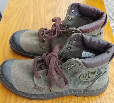 PALLADIUM LEATHER BOOTS (MEN'S SIZE 9), View more