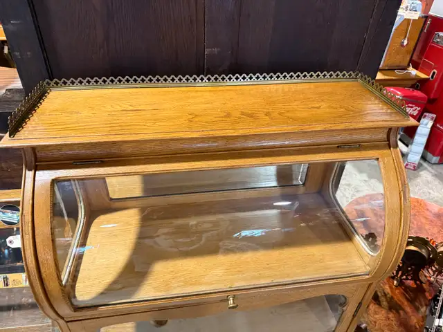 really unique light oak curved top cabinet  in Hutches & Display Cabinets in Edmonton - Image 4