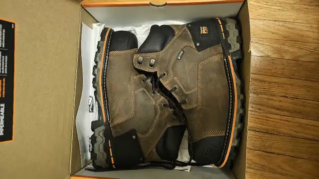 Timberland PRO Boondock in Men's Shoes in Oshawa / Durham Region - Image 2