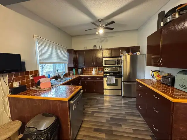 3 Bedroom 1.5 Bath House (Shared home) in Room Rentals & Roommates in Calgary - Image 14