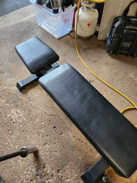 Adjustable weightlifting bench