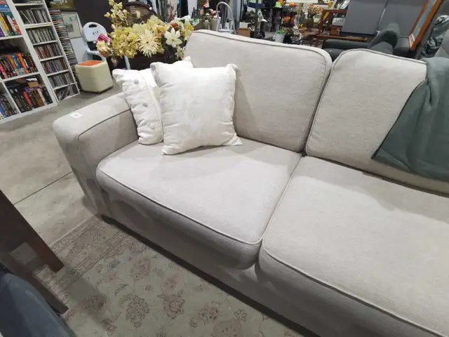 Beige Sectional Sofa605035257345484802