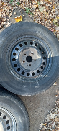 4 pneu d'hiver avec rims Winter Claw 245 70 17