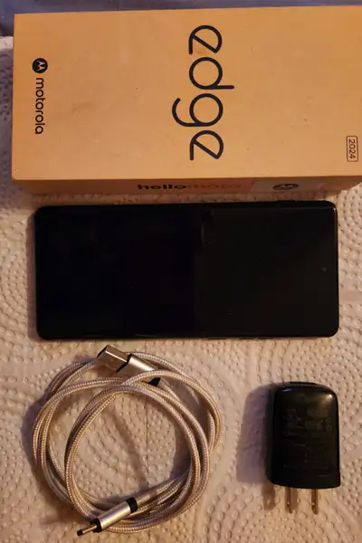 Motorola Edge 2024 Like New, View more
