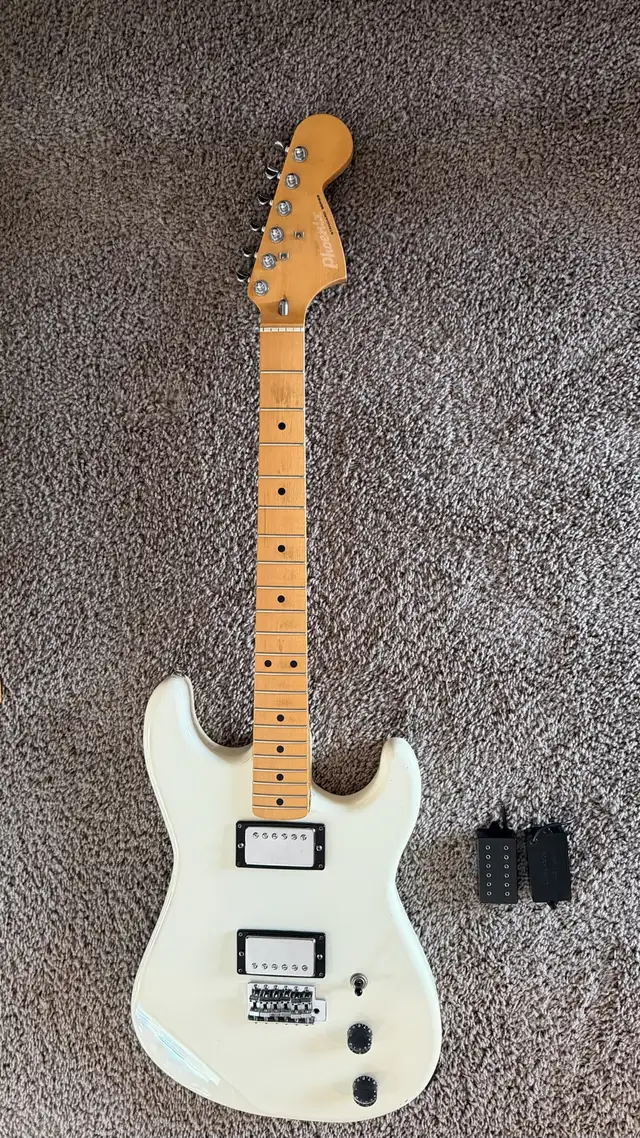 Phoenix Stratocaster guitar Japan  in Guitars in Laval / North Shore - Image 2