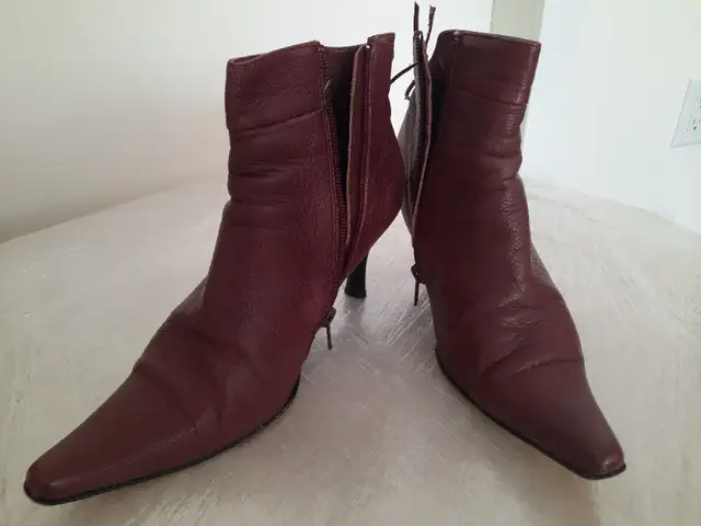 Womens Stiletto Leather Boots. Size 5 in Women's - Shoes in Mississauga / Peel Region - Image 4