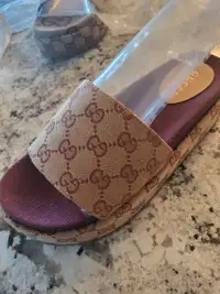 Gucci platform sandals - size 8