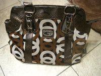 15$ - Ladies Hand Bag - New / Femme Sac a Main - Neuf