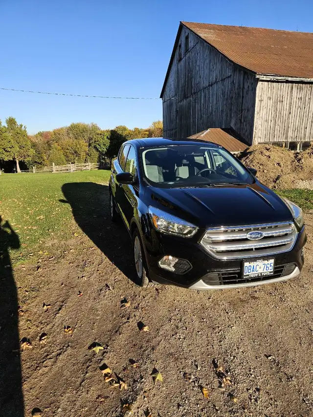 2017 Ford escape SE in Cars & Trucks in Grand Bend - Image 4