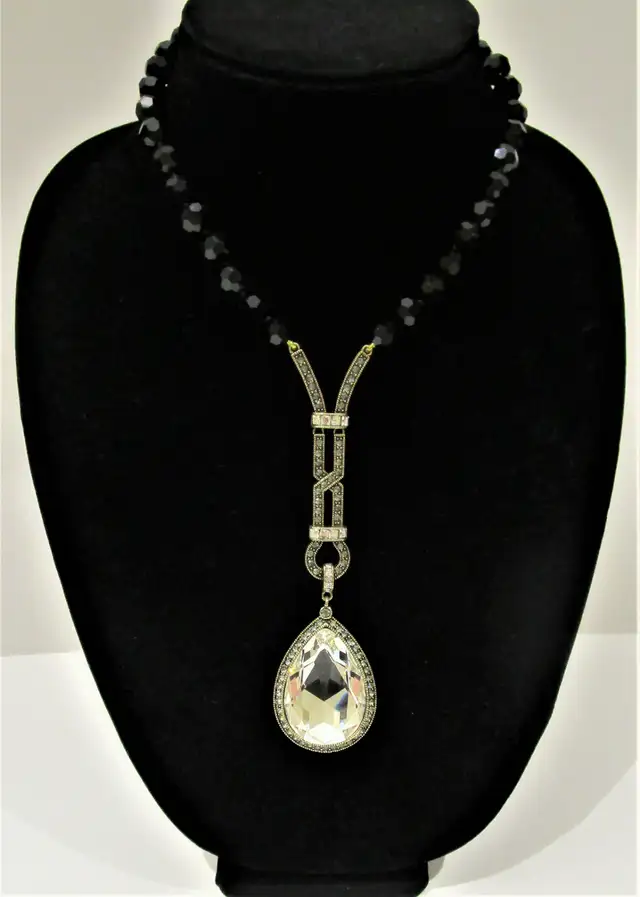 NEW IN BOX, HEIDI DAUS "MY INHERITANCE" NECKLACE,BLACK & CLEAR