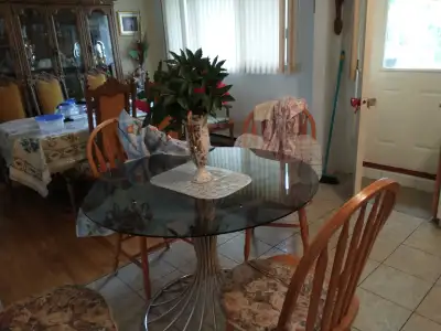 Kitchen Table - Table de cuisine, View more