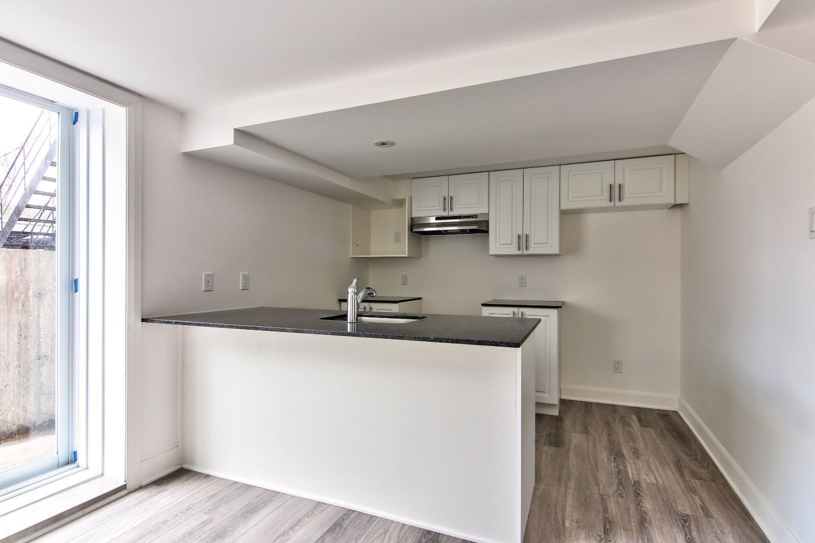 3 1/2 style-condo à Pointe-aux-Trembles - Libre - Internet inclu — photo 1