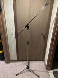 Adjustable mic stand 