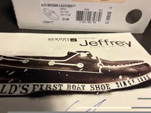 SPERRY TOP-SIDER BROWN WHITE PAINT FOR MEN US8.5 FOR JEFFREY NYC in Men's Shoes in City of Toronto - Image 6