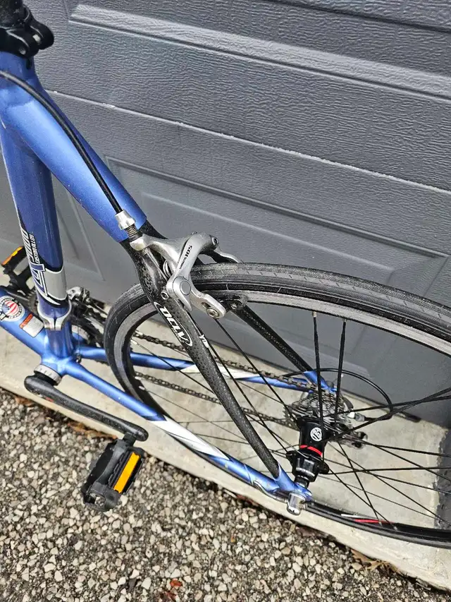 Trek 2200 ZR 9000 Road Bike  in Road in City of Toronto - Image 11