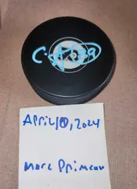 Cam Atkinson signed puck Flyers Hockey / Rondelle signée