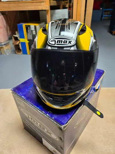 Large GMAX Full Face motorcycle or snowmobile Helmet in excellent condition no scratches, used once,...