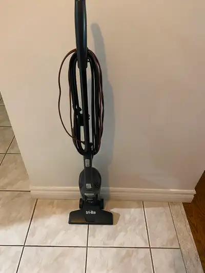 Dirt Devil Tri Lite Vac (bagless) $20 very good working condition like new. Only if interested call...