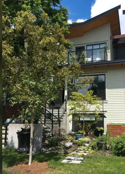 Lovely Furnished 2BR Apartment, Central Lonsdale