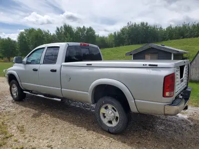 LoRider fibre glass tonneau cover for a long box (8’). $500 obo. Text is best. (780)818-7470.