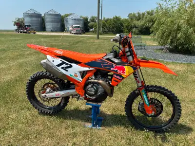 2023 KTM 450SXF Factory Edition only 19.6 hours in great shape needs nothing ready to race as they s...