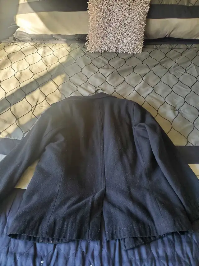 Old navy jacket in Men's in Oshawa / Durham Region - Image 3