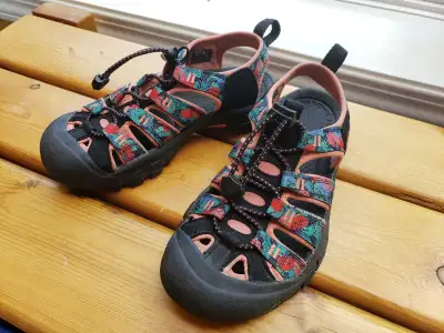 KEEN Newport H2 - Womens Size 5, View more