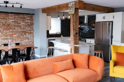 Room Available in Renovated 2-Bedroom Condo with In-un