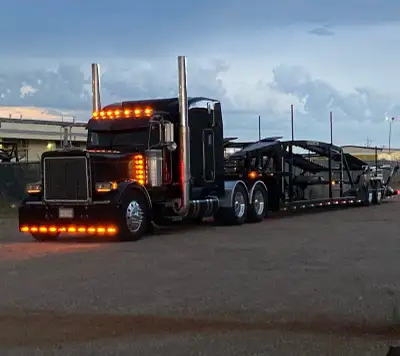 2005 Peterbilt 379. 244” 18spd, 3.90 gears w lockers super 40’s, 24.5 rubber, 63” sleeper, Webasto (...