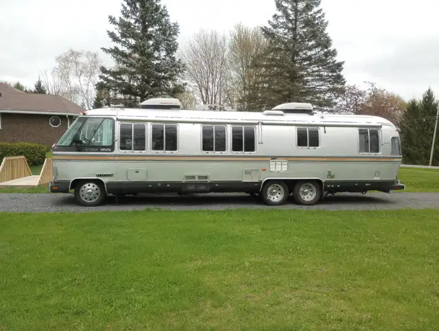 1987 Airstream Motorhome in RVs & Motorhomes in Brockville - Image 7