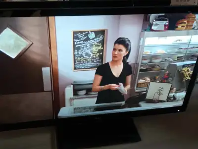 Tv is in good working order. It is a 3D tv. I do not have any 3D glasses but can be bought from amaz...