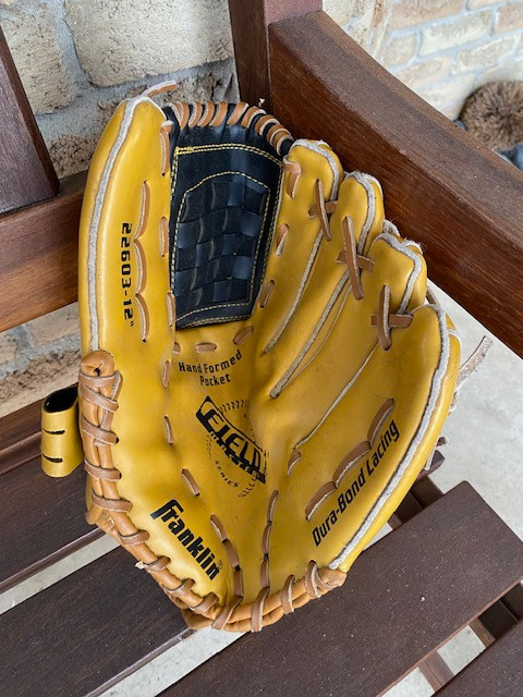 Softball Baseball Glove 12" in Baseball & Softball in Oakville / Halton Region - Image 2