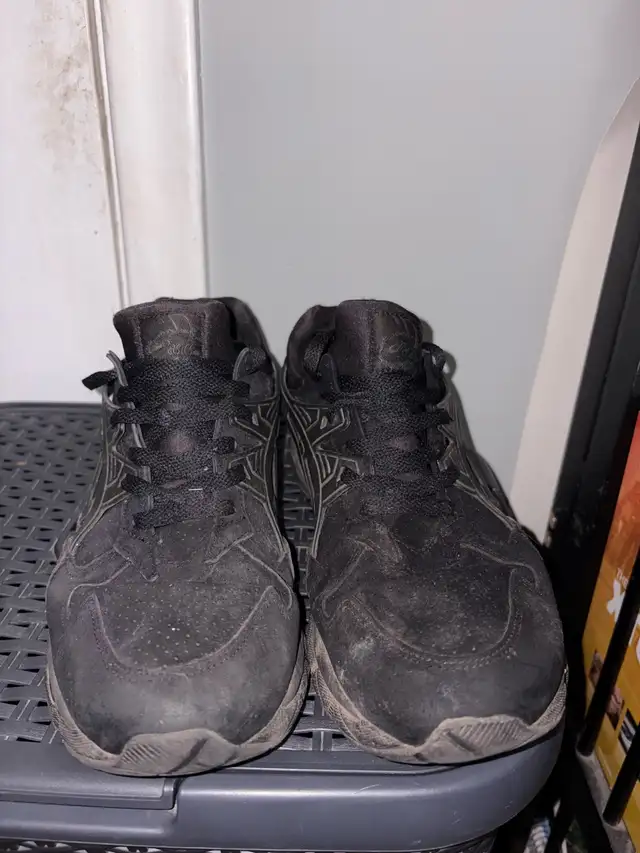 free Asics gel mens size 11 running shoes in Men's Shoes in Oshawa / Durham Region - Image 7