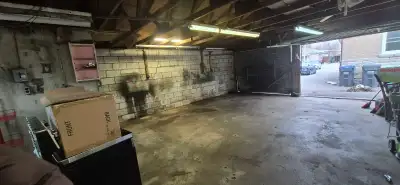 **Secure 2-Door Detached Garage for Rent — Downtown Brampton** Need extra space? This detached 2-doo...