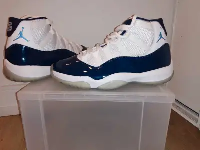 Colorway White/University Blue-Midnight Navy Retail Price $260 Size 8.5 Release Date 11/11/2017 Incl...